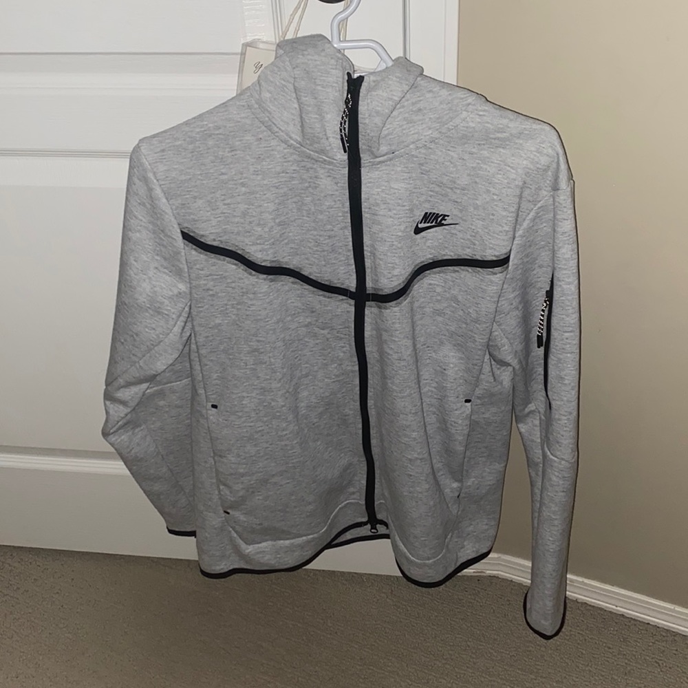Nike tech jacket - Picture 1 of 4